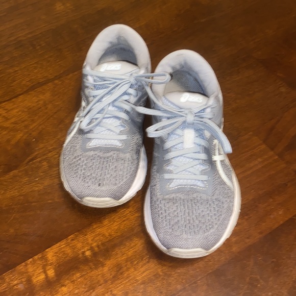 ASICS - Picture 2 of 5